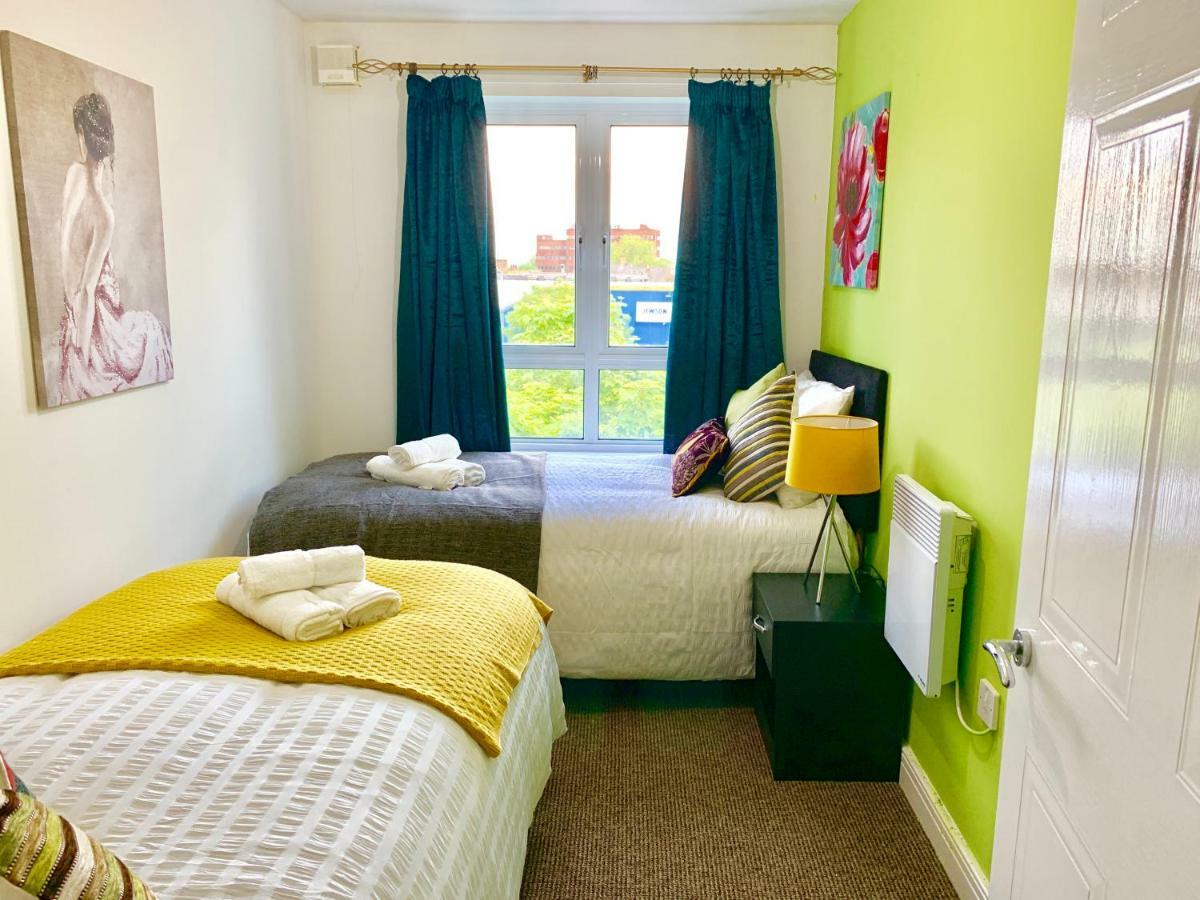 2 Bedrooms Modern Apartment, Lounge, Full Kitchen, Balcony, 5 Minutes Stratford Station Londres Exterior foto