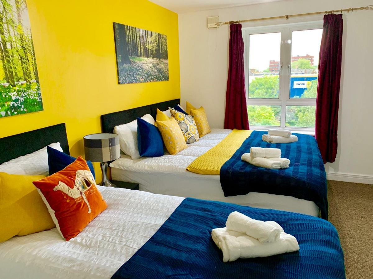 2 Bedrooms Modern Apartment, Lounge, Full Kitchen, Balcony, 5 Minutes Stratford Station Londres Exterior foto